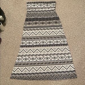 Geometric Pattern Maxi Skirt - Black and White